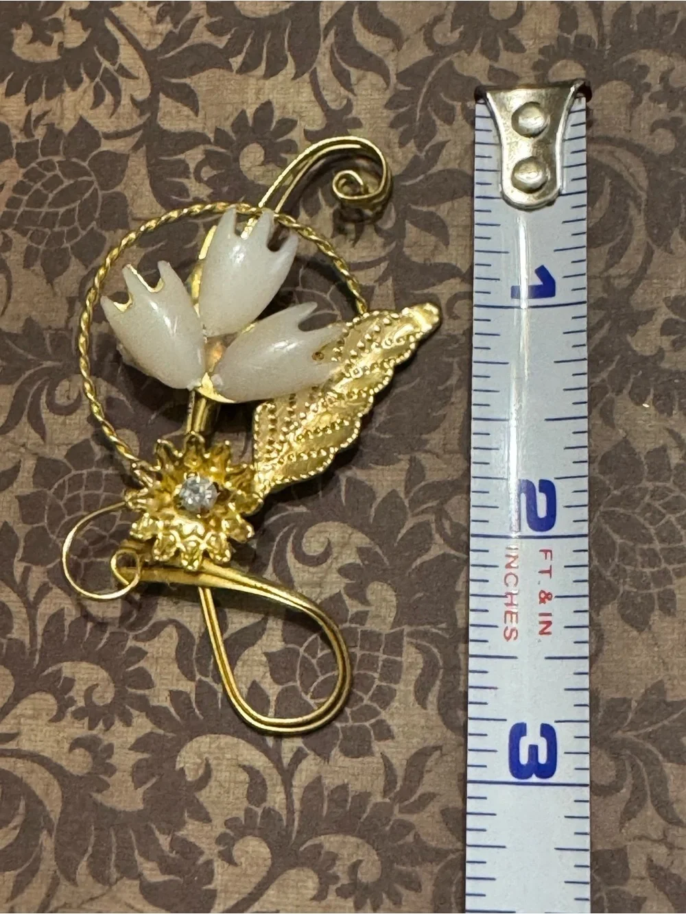 VINTAGE GOLD TONE FLORAL BROOCH